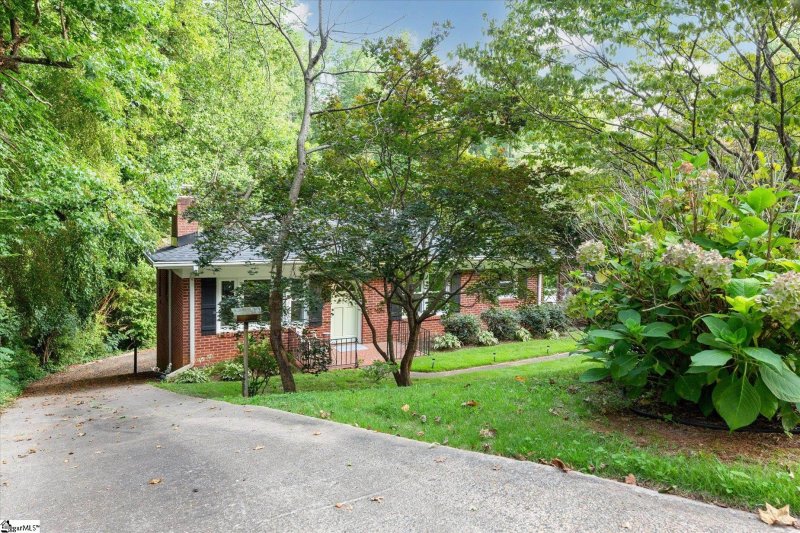 Property image 5 at 212 Dellwood Drive, Greenville, SC 29609