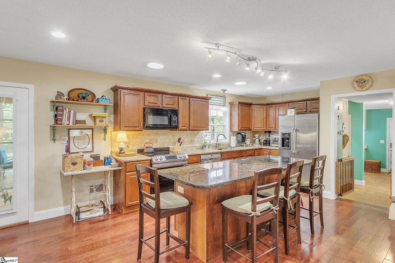 Property image 2 at 1 Oakleaf Drive, Taylors, SC 29687