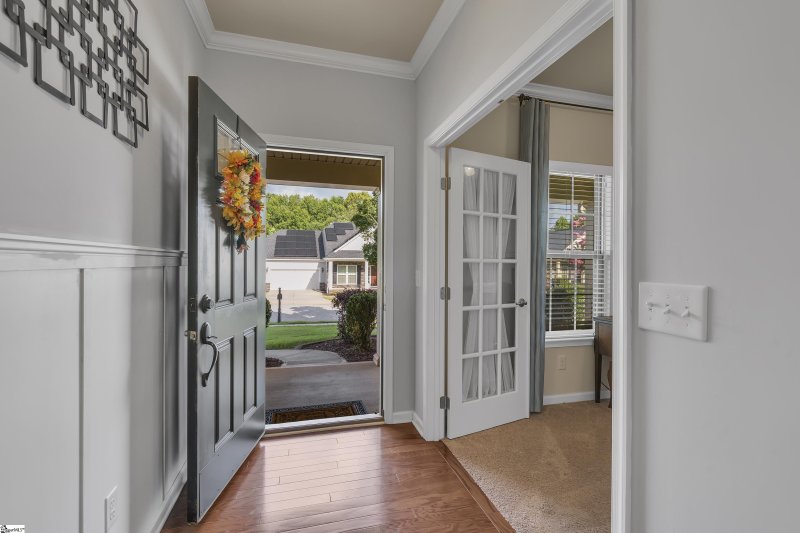 Property image 2 of 463 Shoreline Boulevard in Glen Lake, Boiling Springs, SC 29316