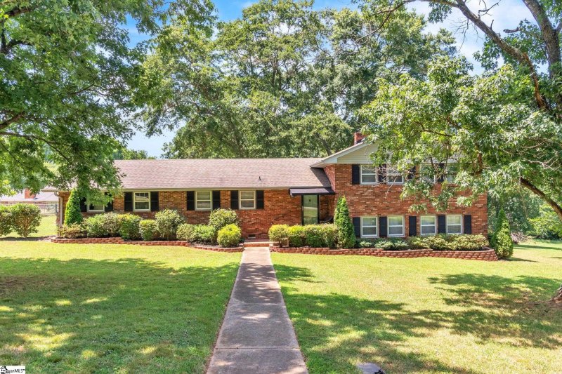 Property image 2 at 5 Saluda Road, Williamston, SC 29697-9538