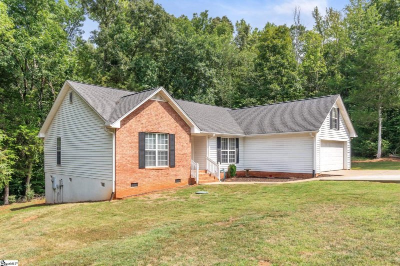 Property image 2 at 108 W PENINSULA Drive, Laurens, SC 29360