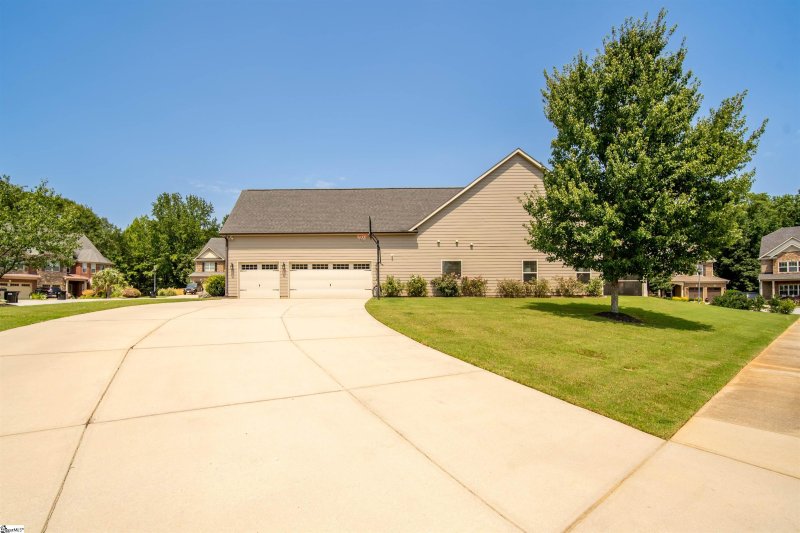 Property image 3 at 1 Tantallon Court, Simpsonville, SC 29681