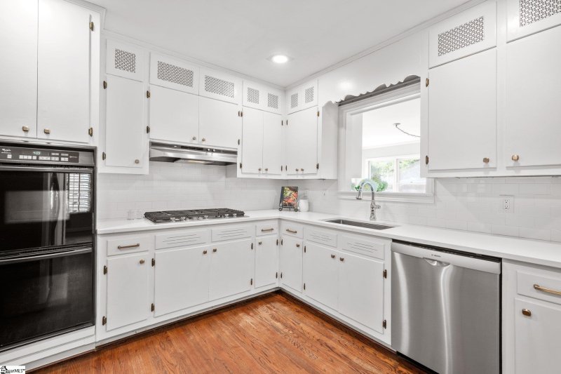 Property image 5 at 28 Lake Fairfield Drive, Greenville, SC 29615