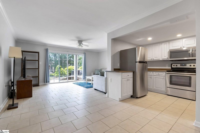 Property image 2 at 925 Cleveland Street, Greenville, SC 29601