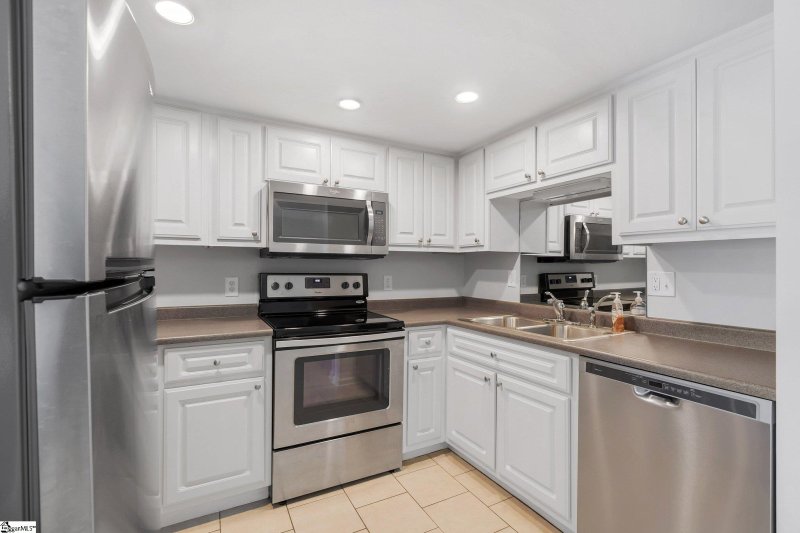 Property image 3 at 925 Cleveland Street, Greenville, SC 29601