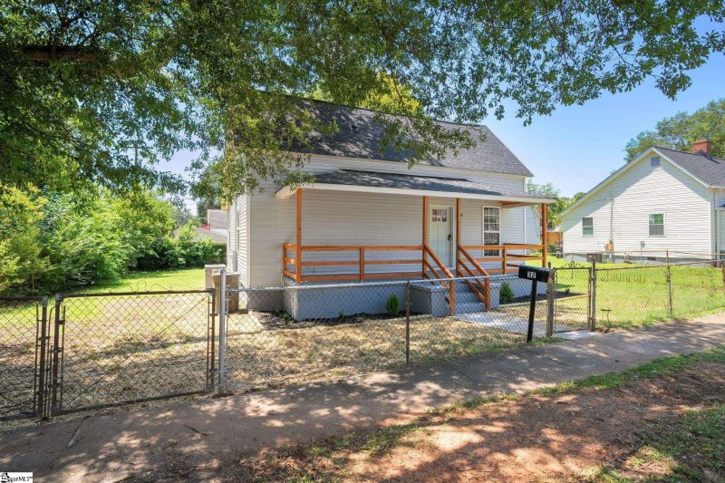 Property image 3 at 32 5th Avenue, Greenville, SC 29609