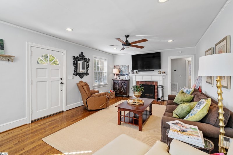 Property image 4 at 206 Willow Springs Drive, Greenville, SC 29607