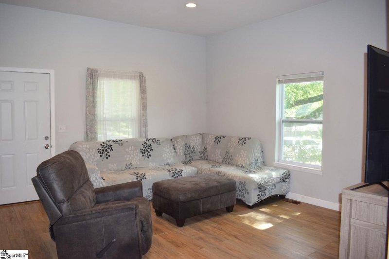 Property image 5 at 514 Buncombe Street, Woodruff, SC 29388