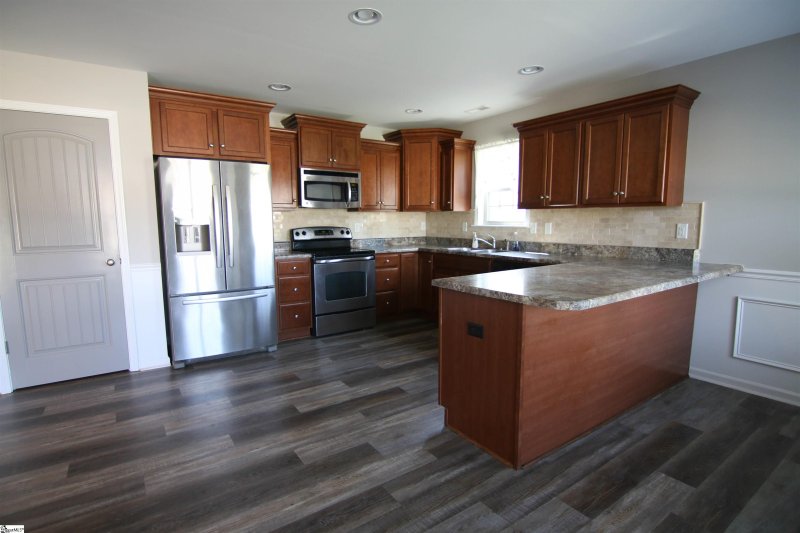 Property image 2 at 101 Lost Creek Court, Simpsonville, SC 29681