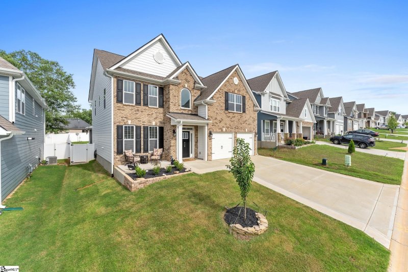 Property image 2 at 428 Raleighwood Lane, Simpsonville, SC 29681