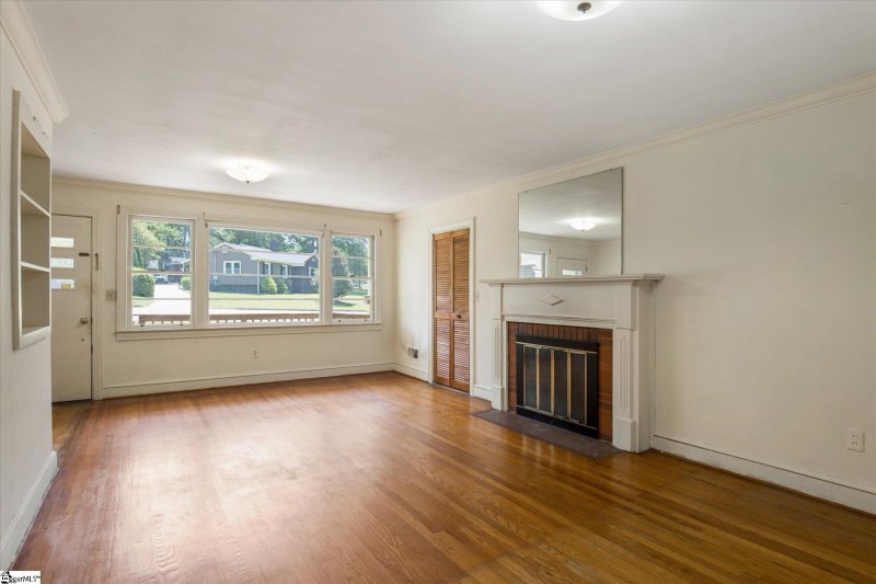 Property image 2 at 210 Holmes Drive, Greenville, SC 29609