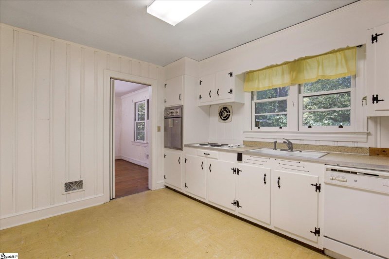 Property image 3 at 210 Holmes Drive, Greenville, SC 29609