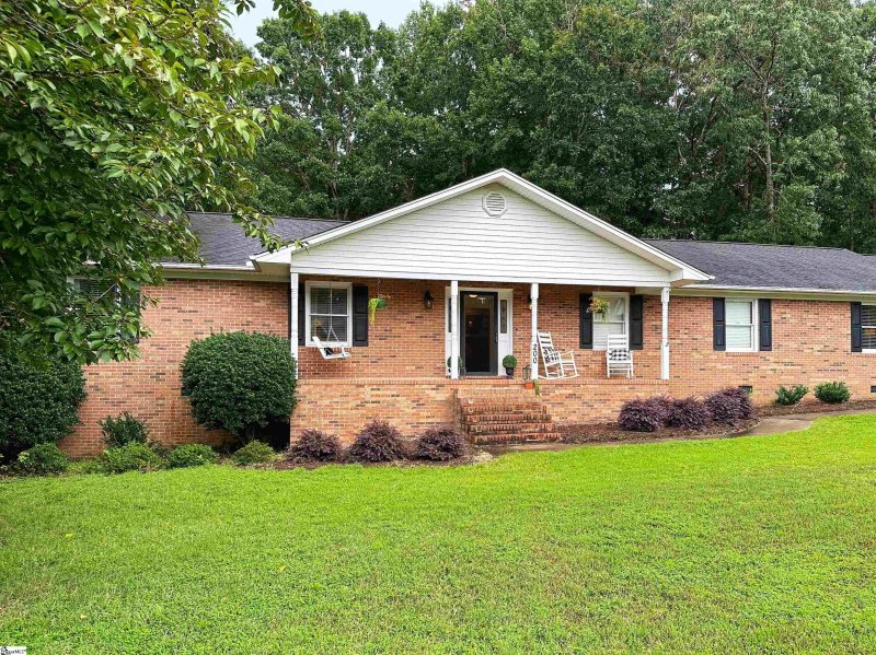 Property image 3 at 200 Inverness Way, Easley, SC 29642