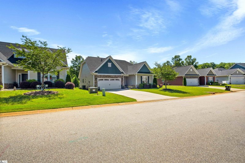 Property image 3 at 120 Broadleigh Court, Boiling Springs, SC 29316