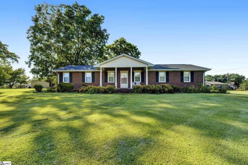 102 Colonial Lane