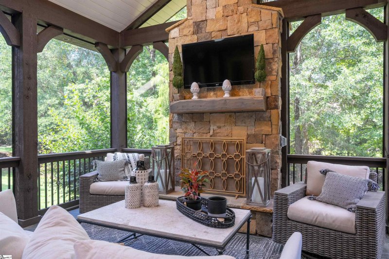 Property image 3 at 405 Chancery Lane, Simpsonville, SC 29681