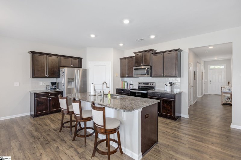 Property image 2 at 731 Liberty Walk Lane, Simpsonville, SC 29681