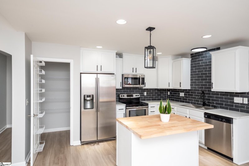 Property image 4 at 9 Wingbrook Court, Greer, SC 29651