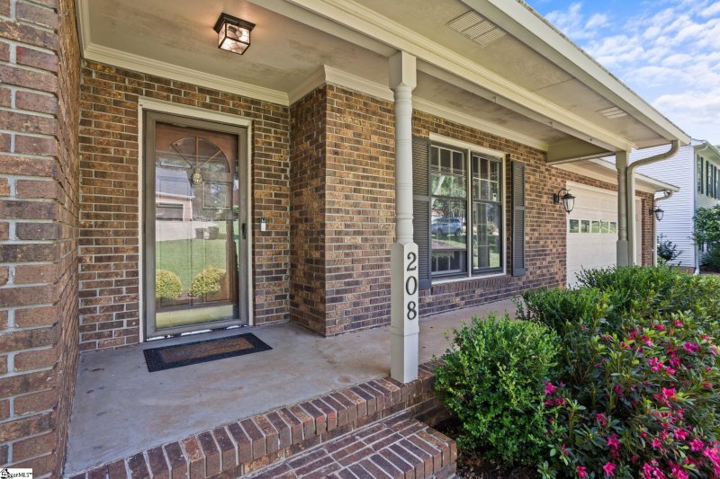 Property image 4 at 208 W Silverleaf Street, Greer, SC 29650