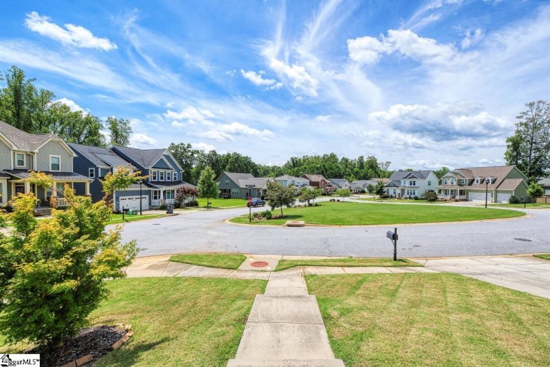 Property image 3 at 2 Gillray Drive, Greenville, SC 29617