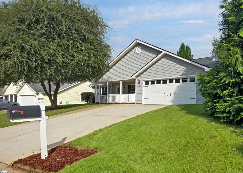 Property image 3 at 409 Lily Pond Lane, Taylors, SC 29687