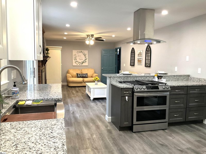 Property image 2 at 303 Pine Branch Drive, Taylors, SC 29687