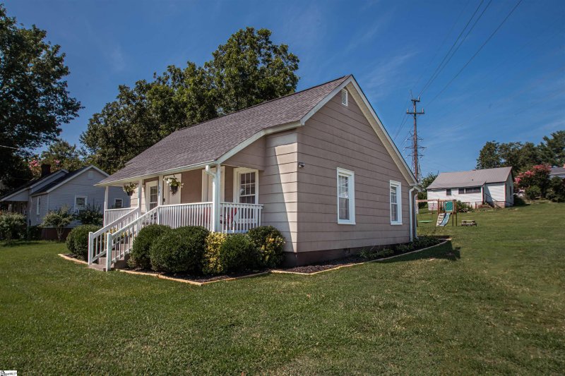 Property image 2 at 104 E Beattie Street, Liberty, SC 29657