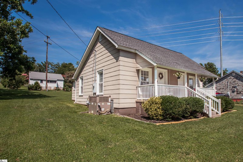 Property image 3 at 104 E Beattie Street, Liberty, SC 29657