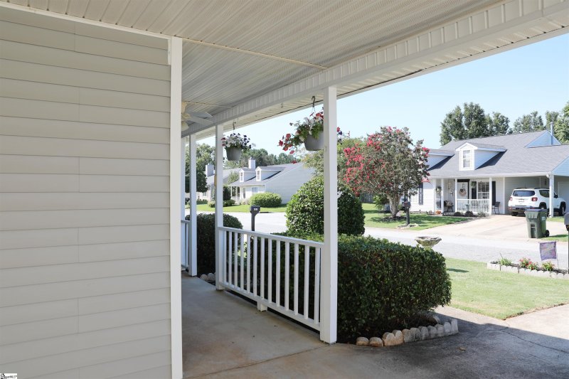 Property image 2 at 404 Santa Fe Road, Moore, SC 29369