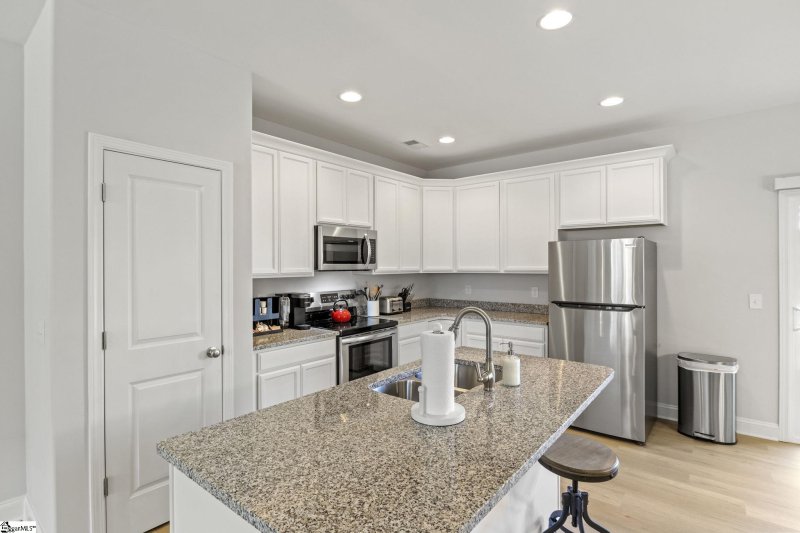 Property image 4 at 125 Creekland Way, Taylors, SC 29687