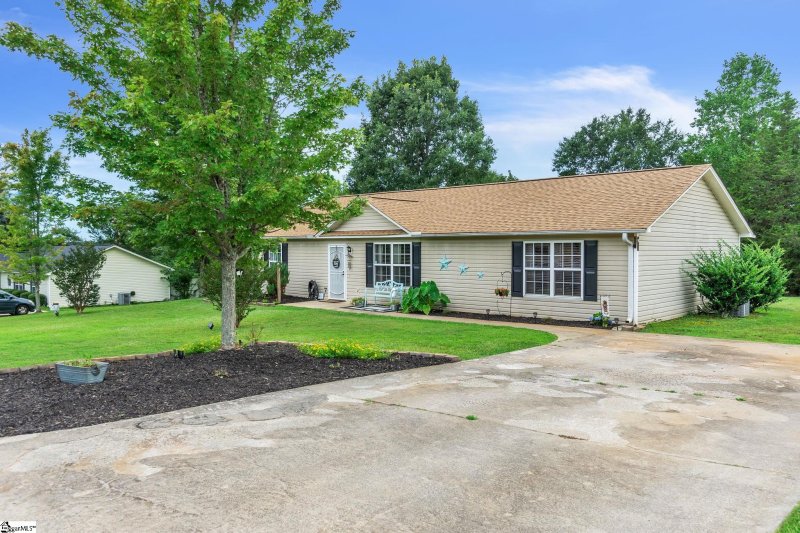 Property image 2 at 15 Anchor Road, Greenville, SC 29617