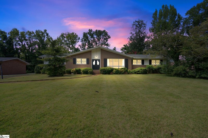 Property image 2 at 10 Eastcliffe Way, Greenville, SC 29611