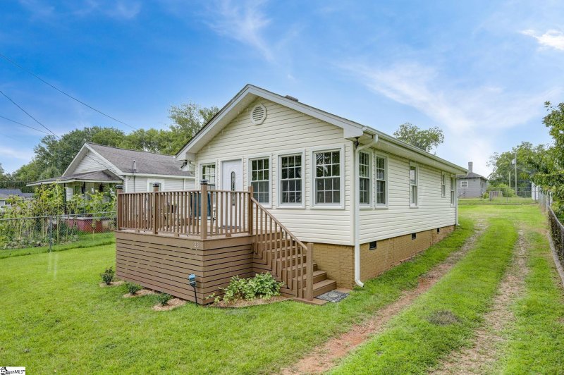 Property image 2 at 23 Highlawn Avenue, Greenville, SC 29611