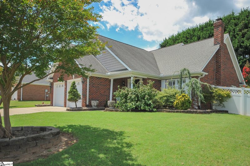 Property image 2 at 611 Ashley Commons Court, Greer, SC 29651