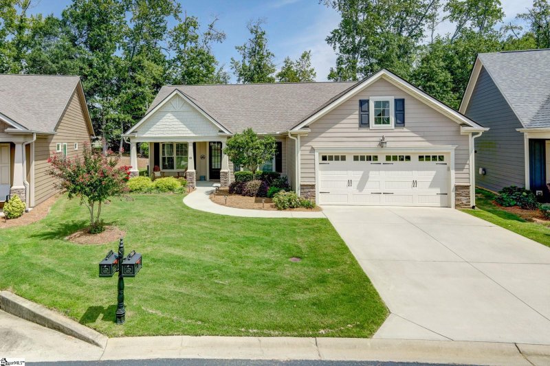Property image 2 at 323 Belle Oaks Drive, Simpsonville, SC 29680