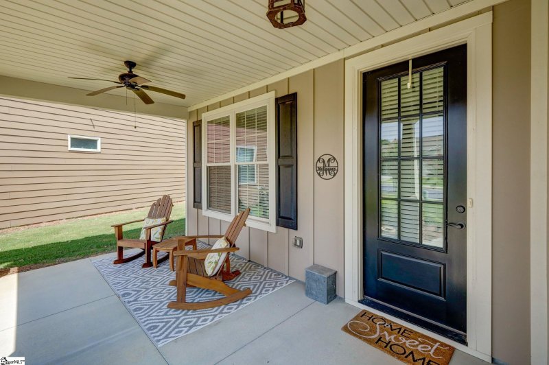 Property image 3 at 323 Belle Oaks Drive, Simpsonville, SC 29680