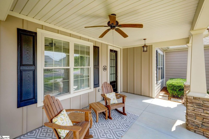 Property image 4 at 323 Belle Oaks Drive, Simpsonville, SC 29680