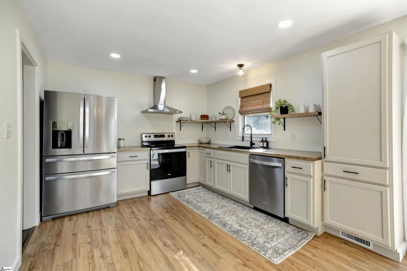 Property image 5 at 205 Iris Drive, Easley, SC 29642