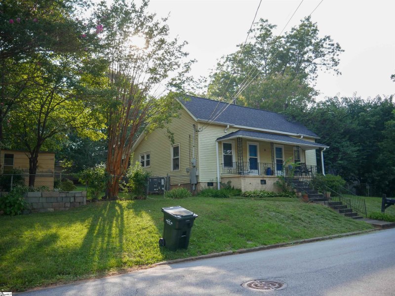 Property image 2 at 410 S 2nd Street, Easley, SC 29640