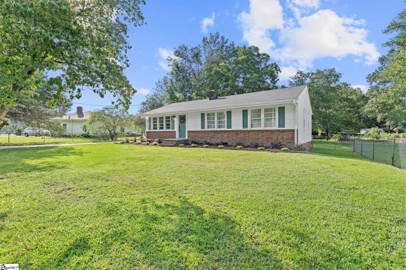 Property image 3 at 305 Derwood Circle, Greenville, SC 29617