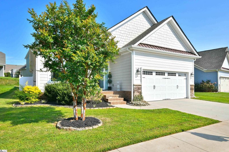 Property image 2 at 170 Bur Oak Drive, Taylors, SC 29687