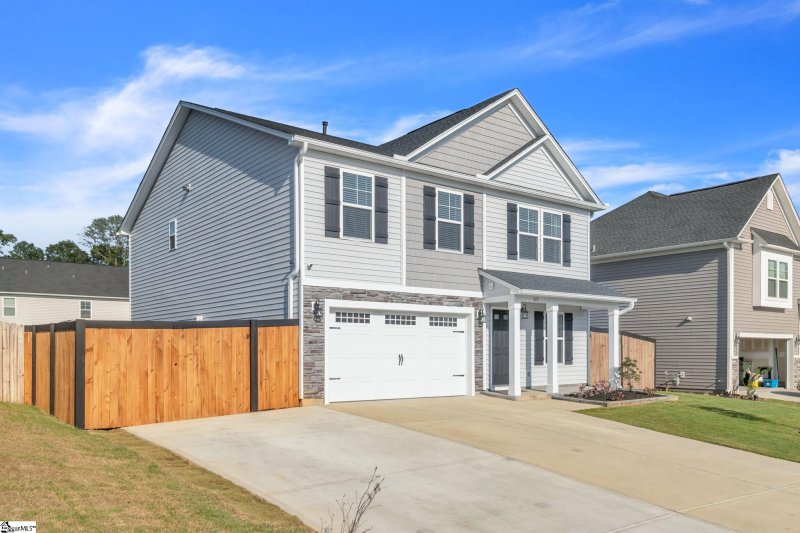 Property image 2 at 423 Icebow Road, Fountain Inn, SC 29644