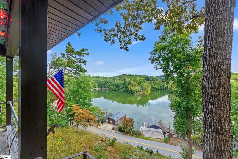 Property image 4 at 2005 W Lakeshore Drive, Landrum, SC 29356-9641