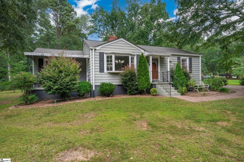 Property image 2 at 11 Auburn Circle, Greenville, SC 29607