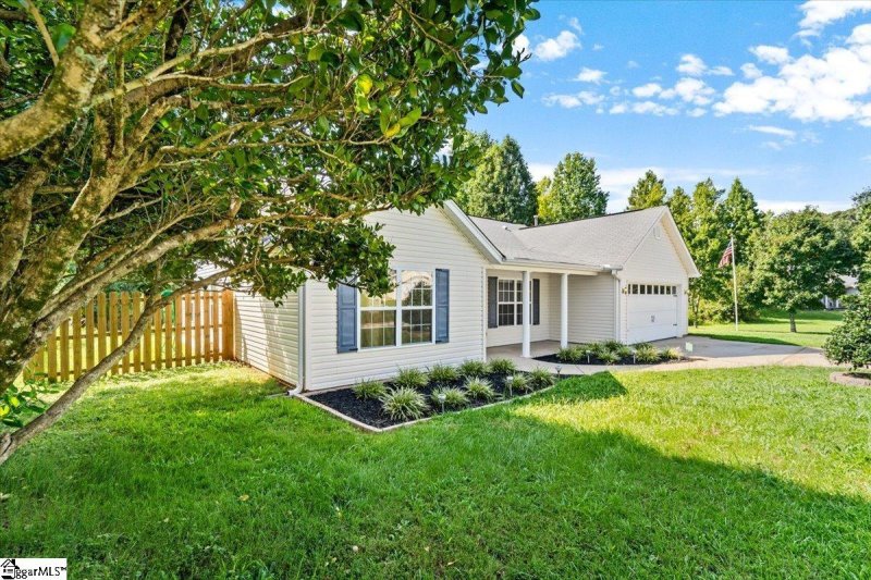 Property image 2 at 412 Lily Pond Lane, Taylors, SC 29687