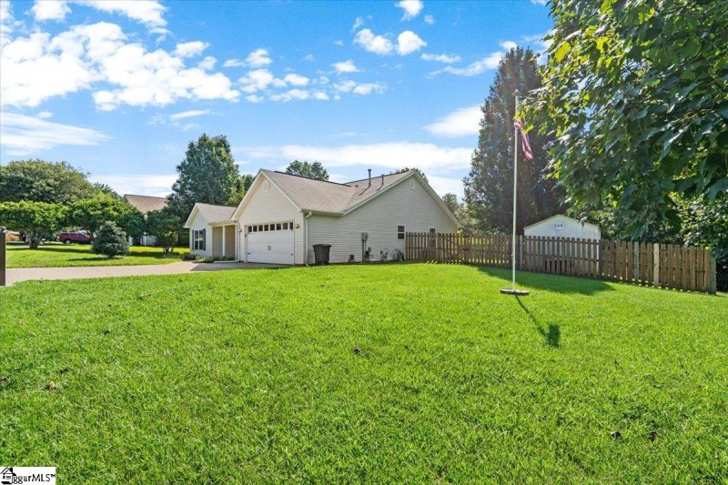 Property image 3 at 412 Lily Pond Lane, Taylors, SC 29687