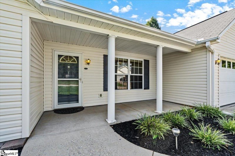 Property image 4 at 412 Lily Pond Lane, Taylors, SC 29687