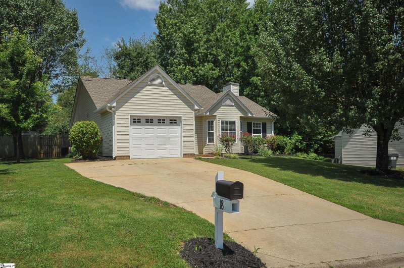 Property image 2 at 18 Green Oak Drive, Simpsonville, SC 29680