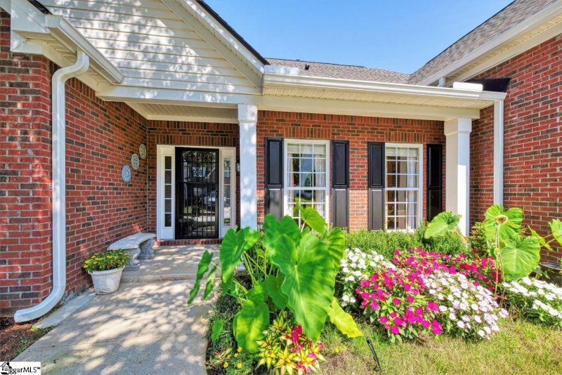 17 Springleaf Court