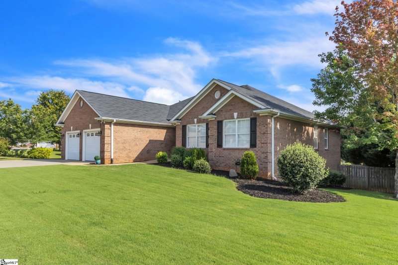 Property image 2 at 6 St Thomas Court, Greer, SC 29651